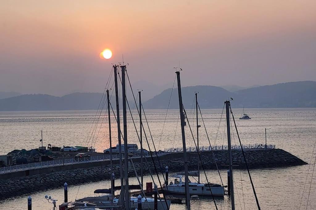 The Castle Ocean Suite Yeosu Esterno foto