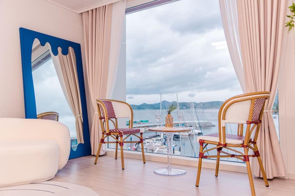 The Castle Ocean Suite Yeosu Esterno foto