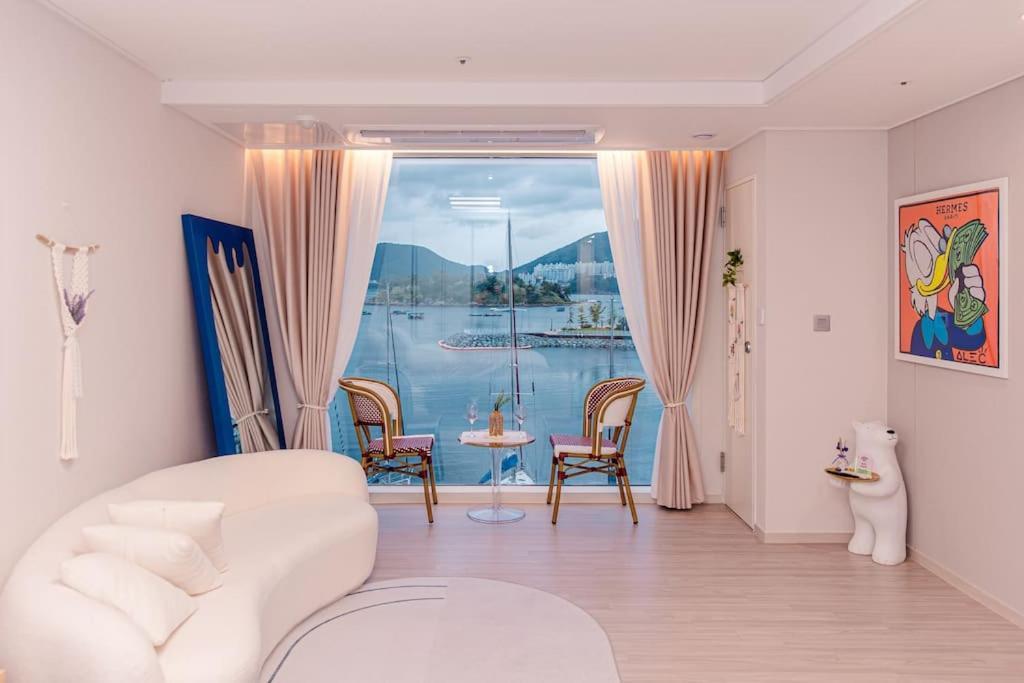 The Castle Ocean Suite Yeosu Esterno foto