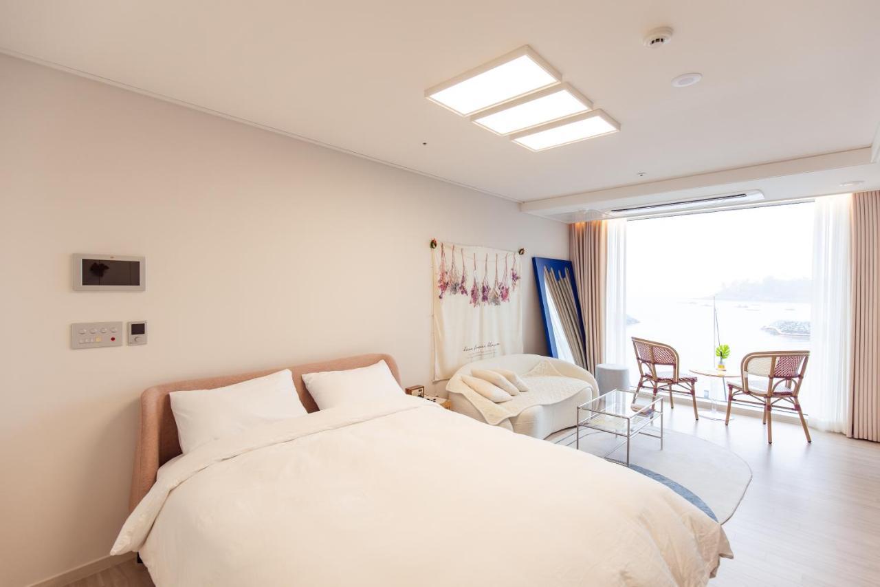 The Castle Ocean Suite Yeosu Esterno foto