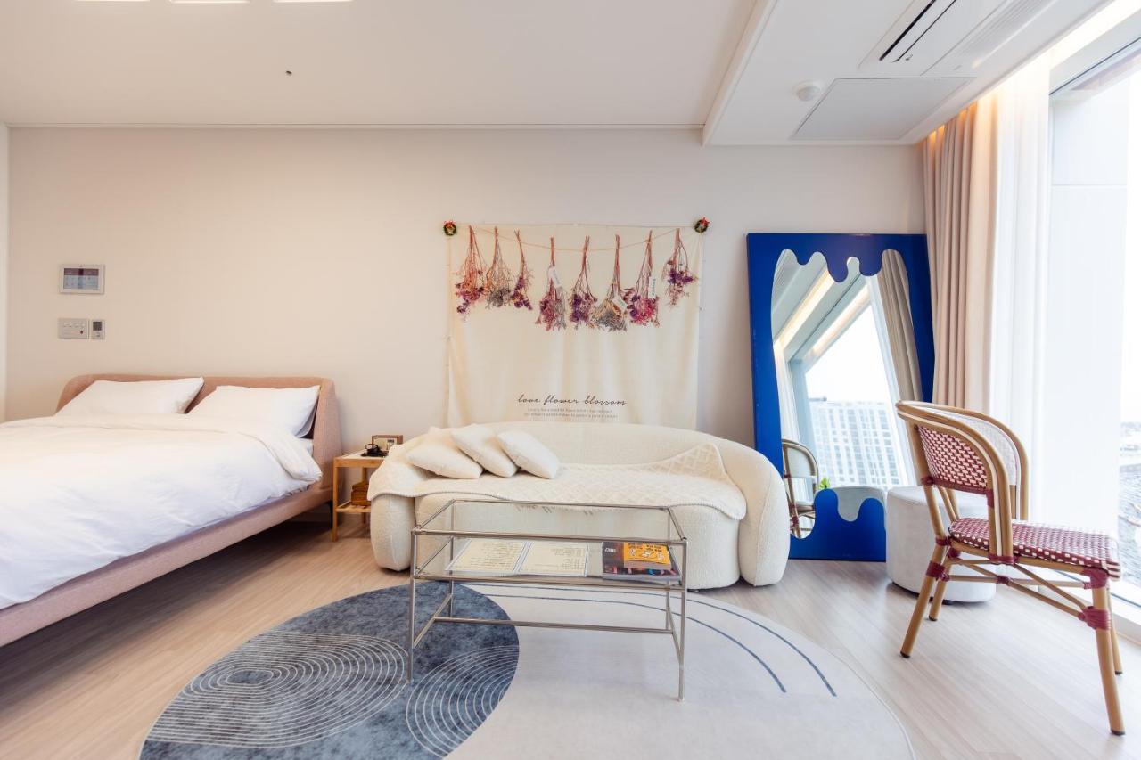 The Castle Ocean Suite Yeosu Esterno foto