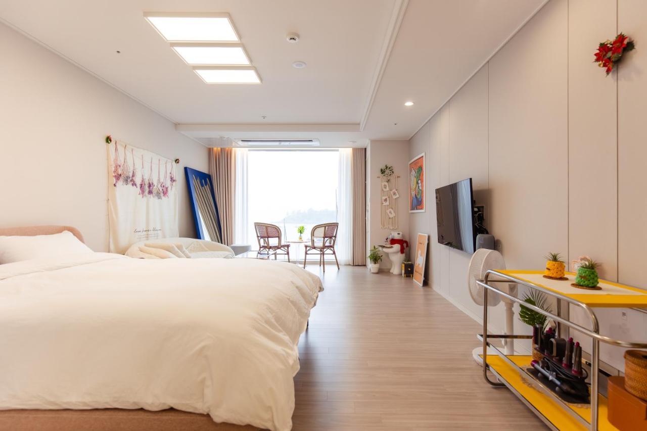 The Castle Ocean Suite Yeosu Esterno foto