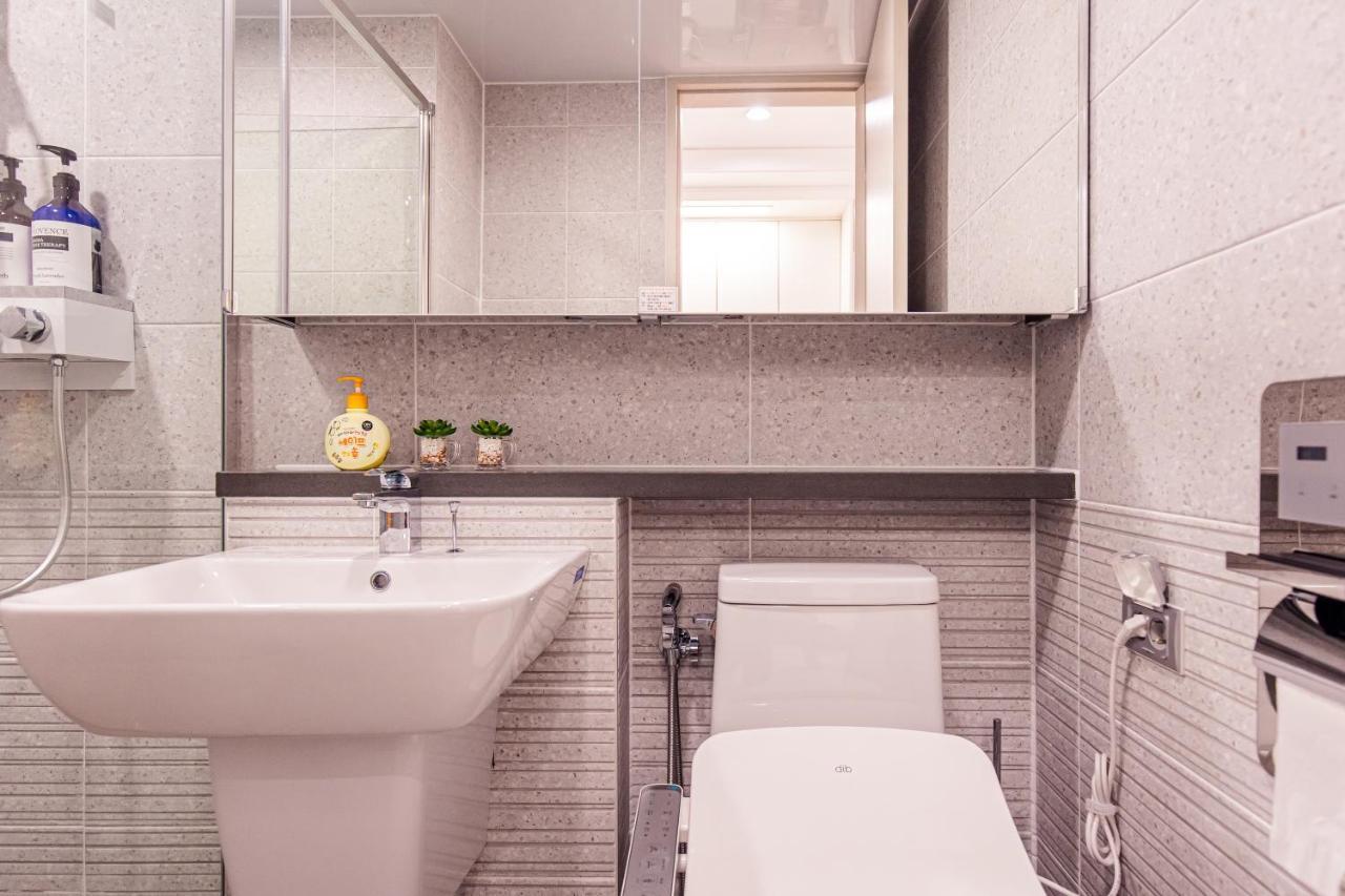 The Castle Ocean Suite Yeosu Esterno foto
