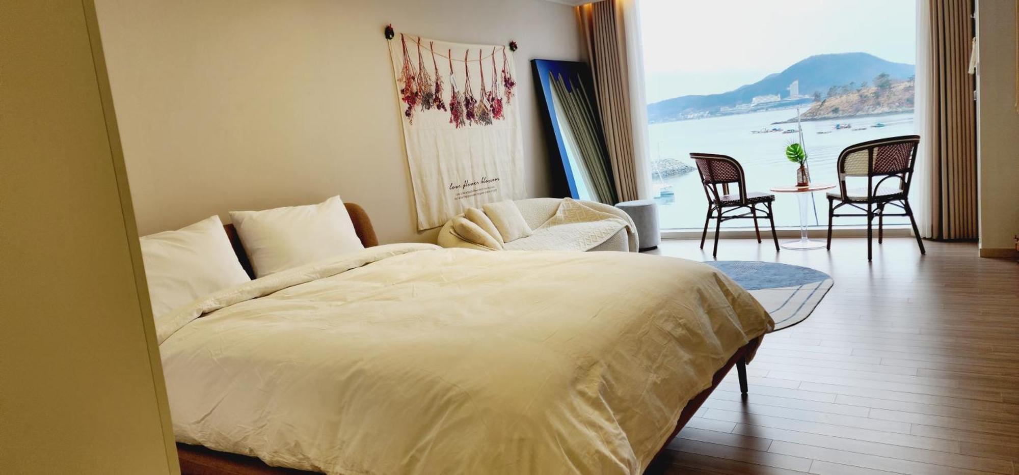 The Castle Ocean Suite Yeosu Esterno foto