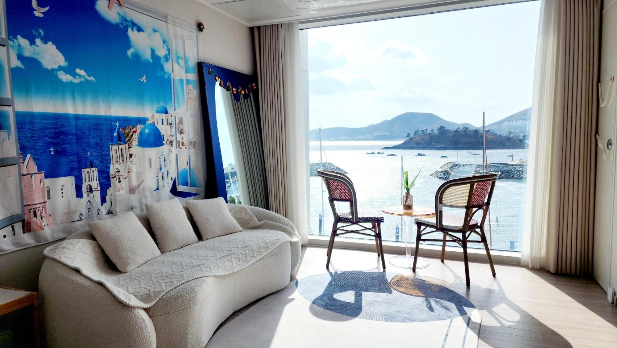 The Castle Ocean Suite Yeosu Esterno foto